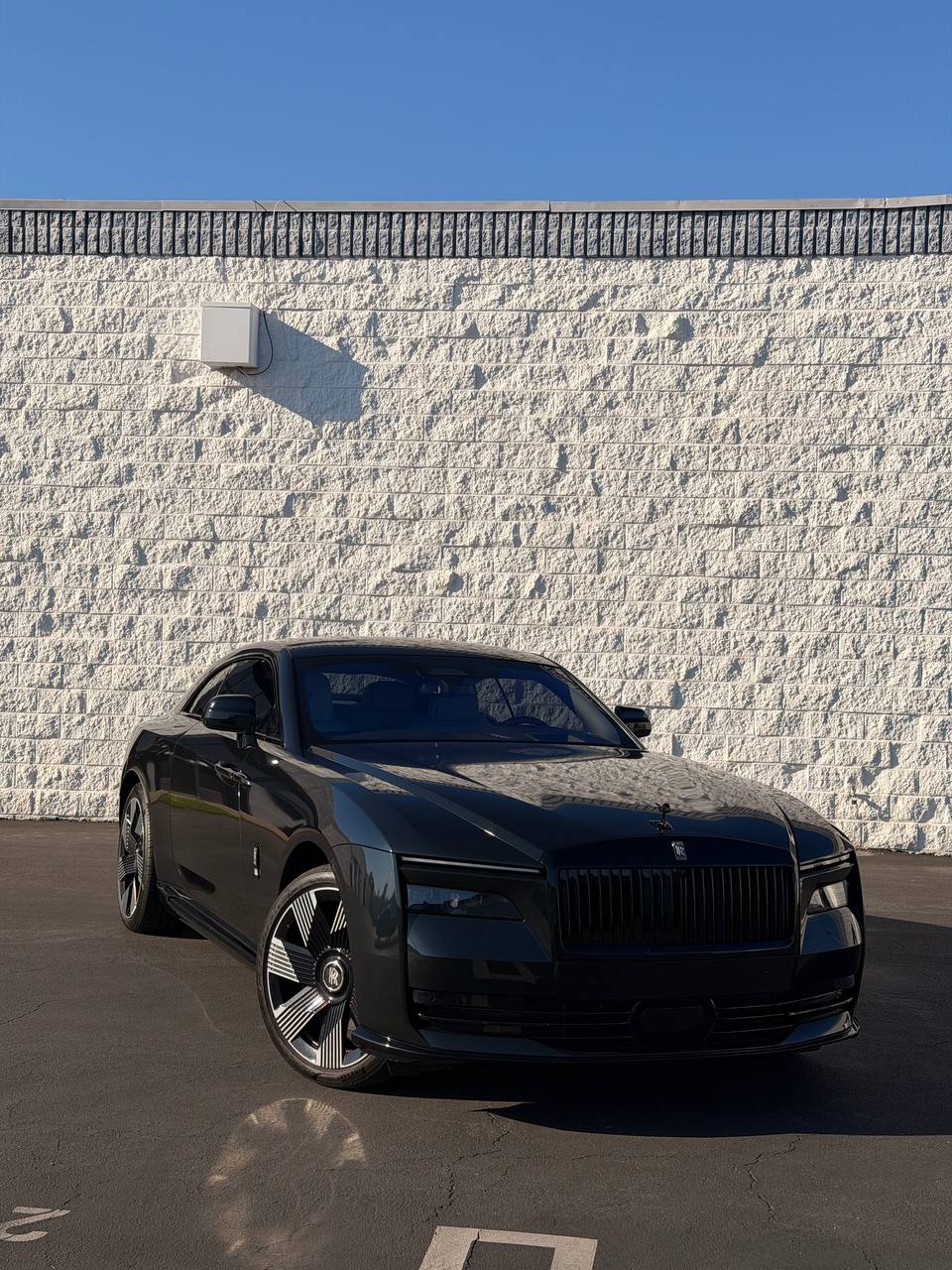 Rolls-Royce Spectre — Gloss Metallic Midnight Benzo Green, view 1
