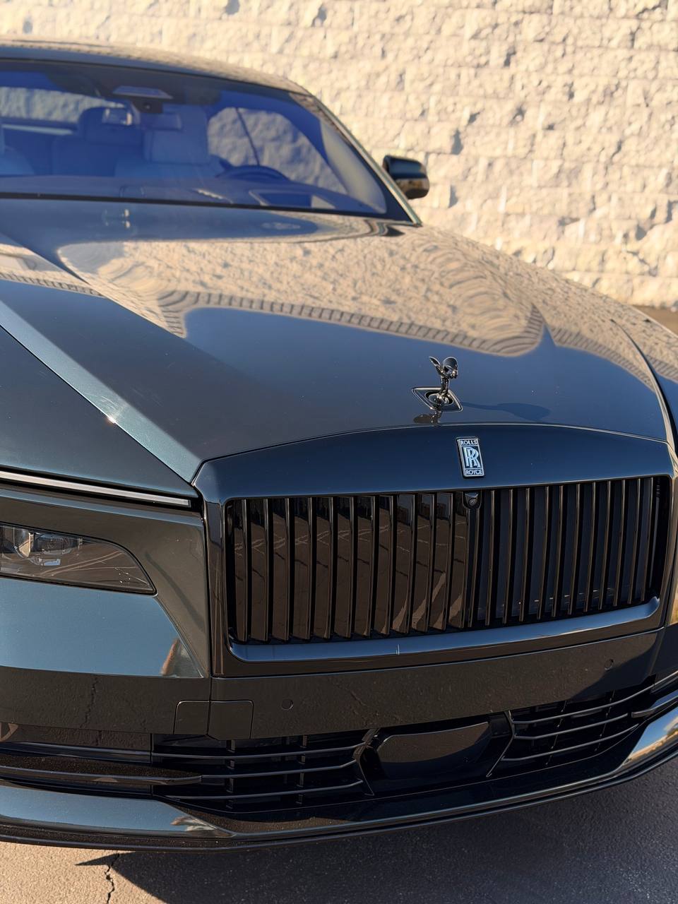 Rolls-Royce Spectre — Gloss Metallic Midnight Benzo Green, view 5